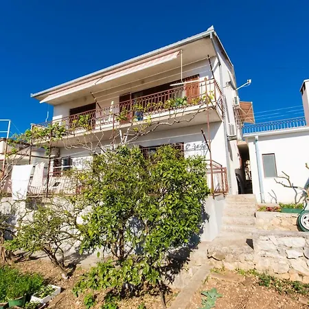 Apartament Tina *